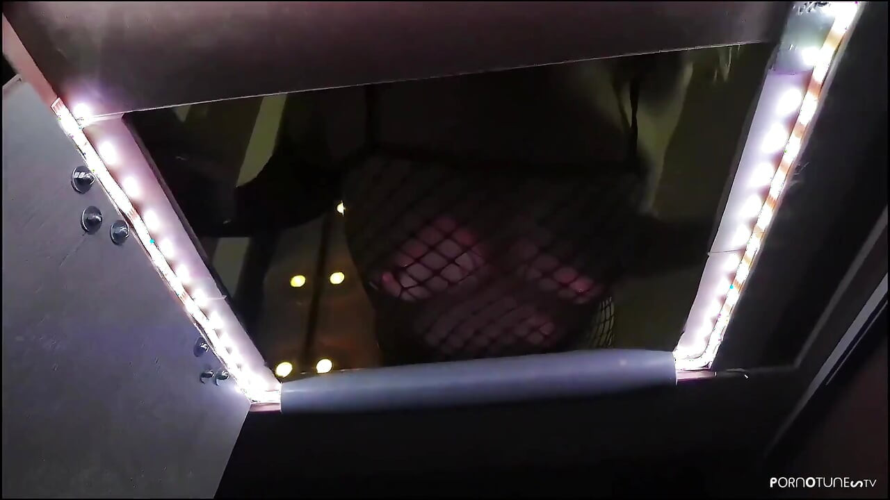 我讓陌生人射在我的陰唇上