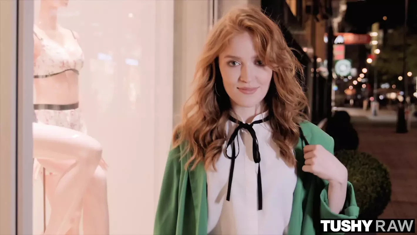 Tushyraw elegante jia lissa é uma aberração anal total