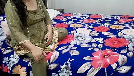 Hintli anne ve gerçek üvey oğlu edepsizce konuşuyor