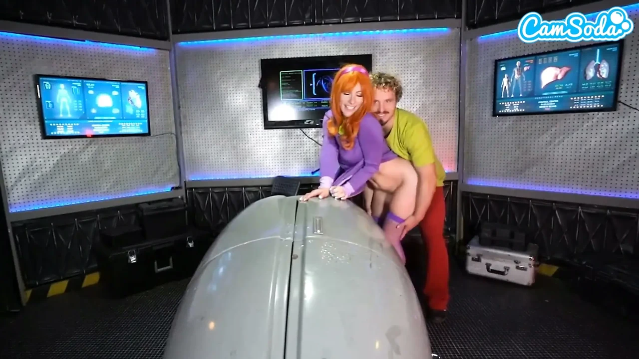 Scooby Dooby Doo! MILF Daphne Blake Fucked Hard by Shaggy in a Spaceship