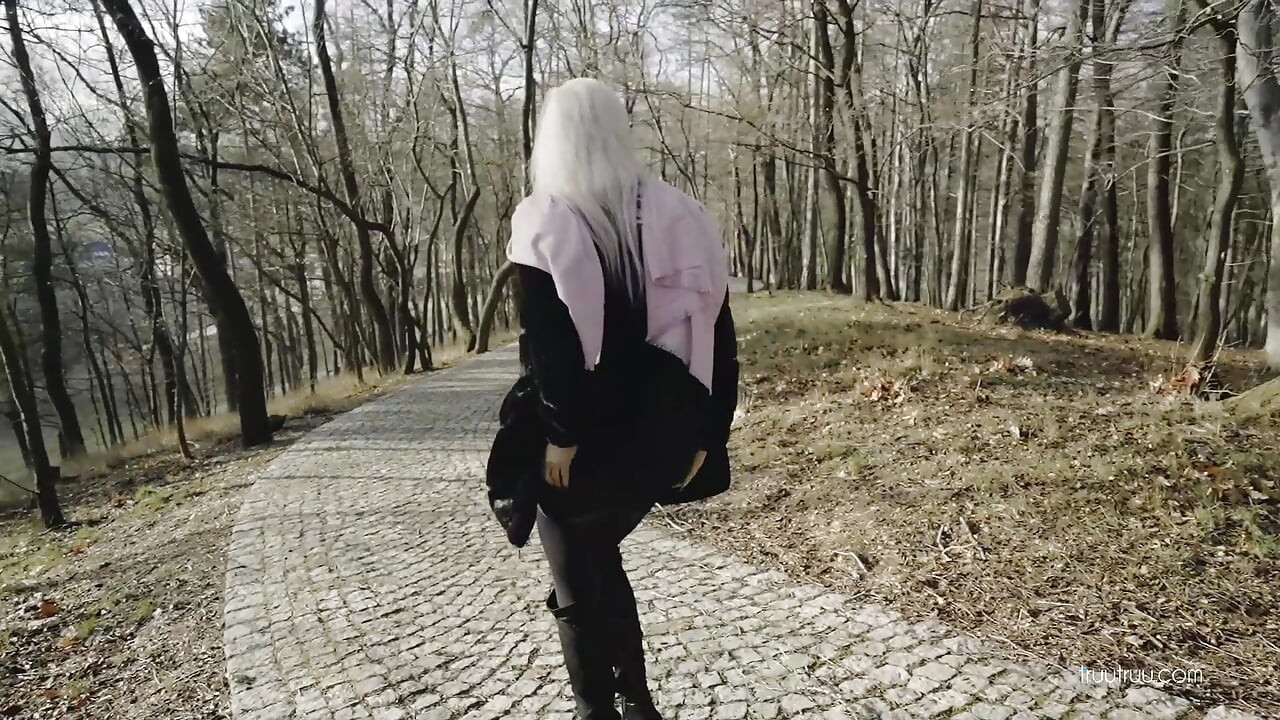 Foda arriscada em público na caminhada com cara aleatório do Tinder
