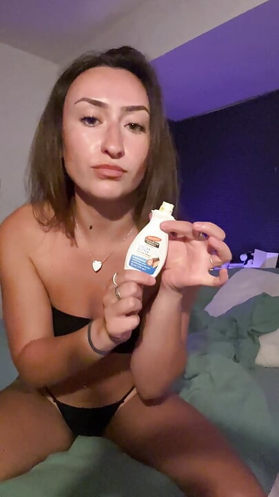 Britská studentka se na oleji