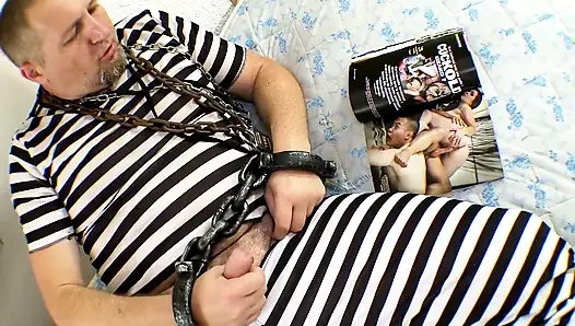 заключенный получает возможность жестко трахнуть меня