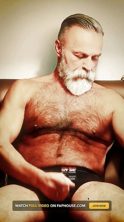 Le Gentleman - üvey baba John