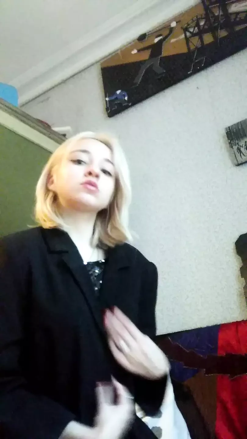 evde nazik büyüleyici striptiz