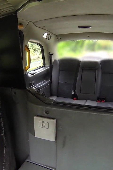 Female Fake Taxi - peituda peituda punheta faz garanhão gozar duro