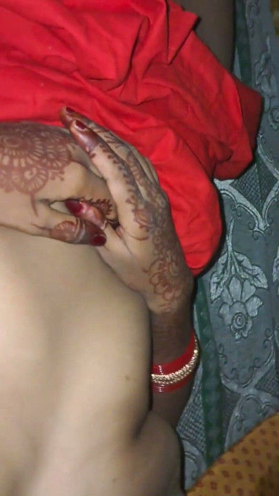 Tej Ki Raat Me Bhabhi Ke Sone Ki Saath Bhabhi Ki Pusy Ko Puri | קליפ 1