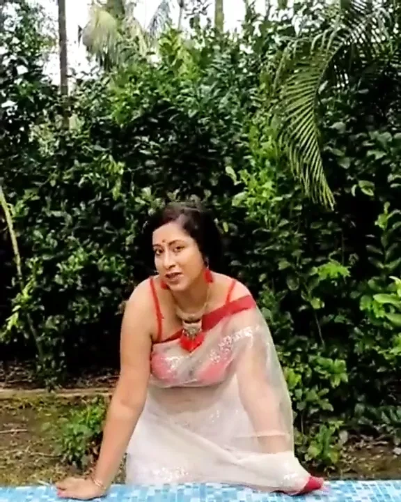 Вводное видео Saheli Maitra - Naughty