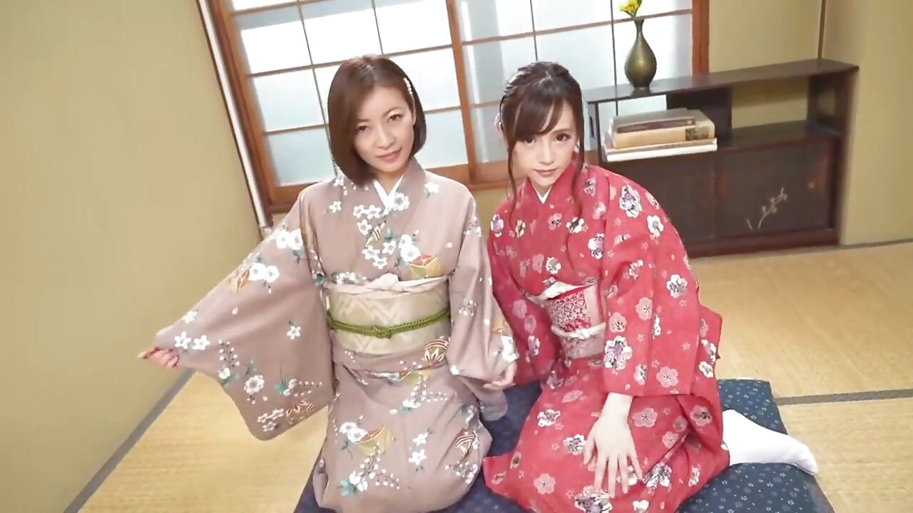 Sjajne seksi lepotice sa Mikom Sumire i Hitomi