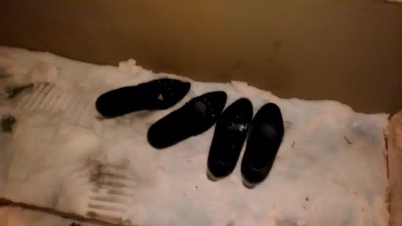 shoes pissing 3