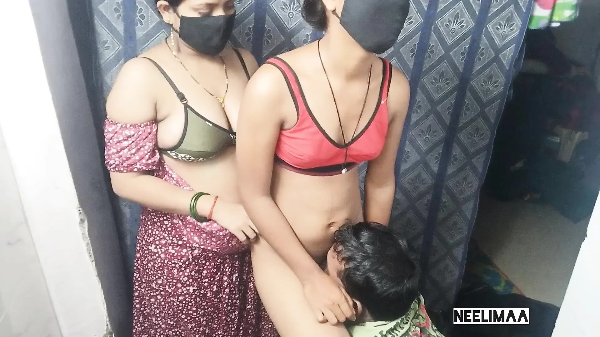 L'indiana desi jeeja sali e moglie video trio. Video di un trio indiano.