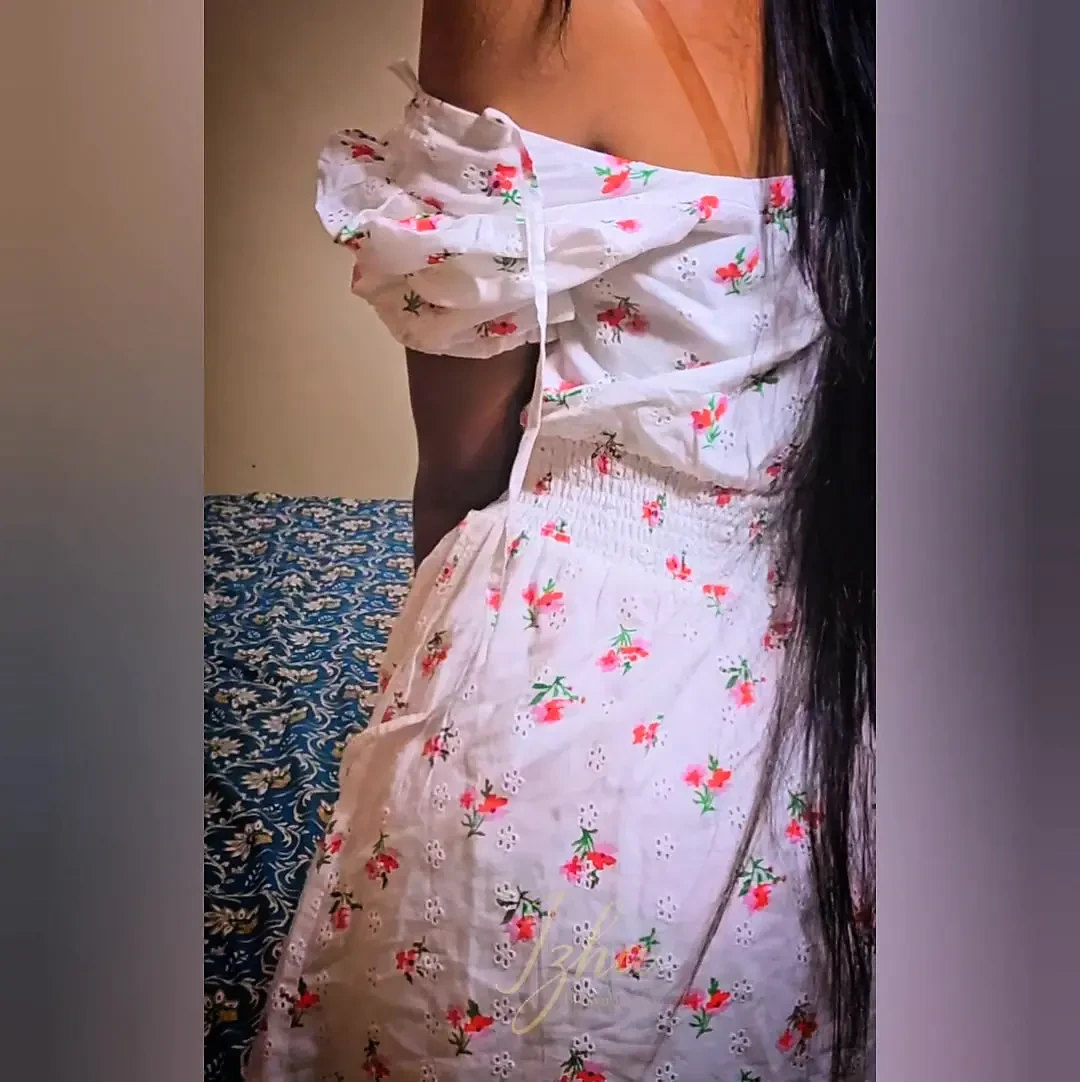 Kerala mallu hot wife Izha malayalam dirty talk boobs pussy show with sexy strip and show