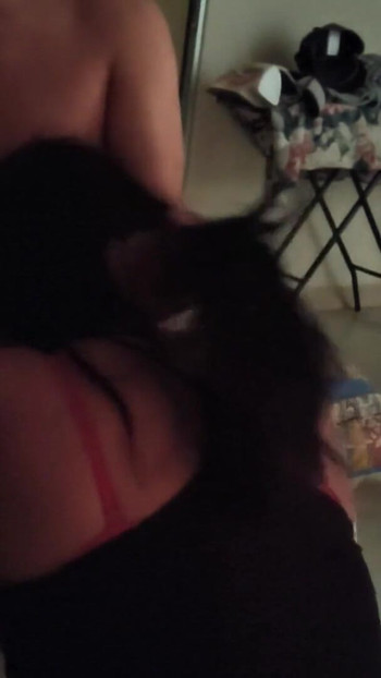 Και πάλι με την πεθερά μου, ήμουν διψασμένος για σεξ και συμφώνησα να πιπιλίζω τον πούτσο μου! Είναι πουτάνα | Κλιπ 1