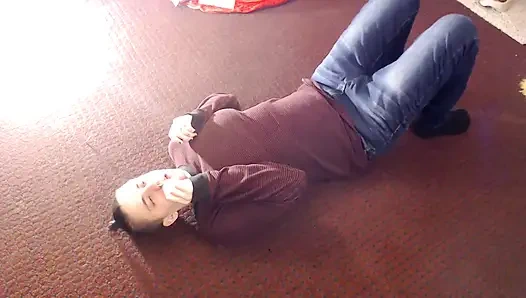 Разбрызгиваю чихами на спину