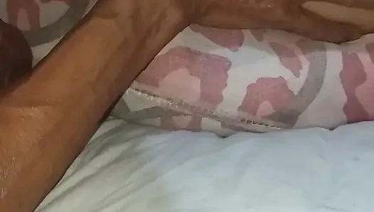Güzel ıslak amcığım.karımdan zevk aldı