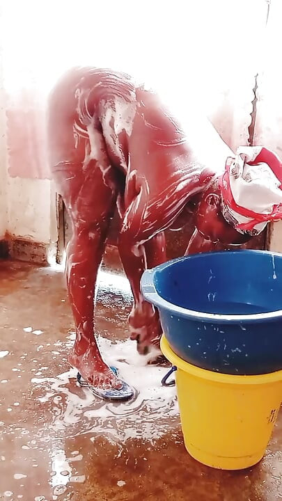 Sugarmommy Bathing After Getting Fucked 6 Rounds