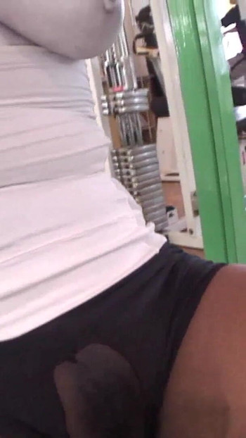 Must-see moment from "Asiatin 22 Jahre body Paint im Gym - wer merkt es"