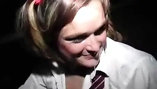 Küçük Liseli Kız Domalıyor