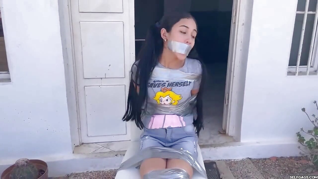 Bored 18-year-old Wants Sexy Handyman Bondage (episode 1 of 2)