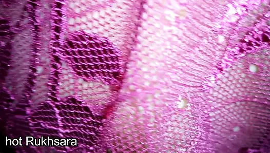 Увидев мясистый член учительницы, девственница попросила его трахнуть ее киску