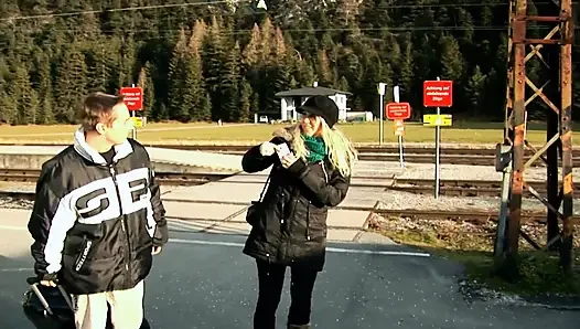 Fransa'dan amıyla oynanmayı seven sarışın bir bebek