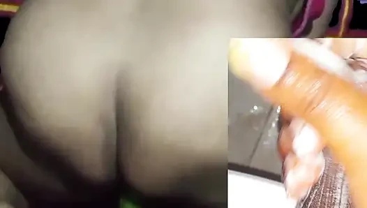 Hintli ev hanımı kocasına çok aç evli kadınla görüntülü görüşme yapıyor