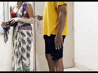 Indyjski seksowny sąsiad zerżnięty przez nieznajomego (hindi audio)