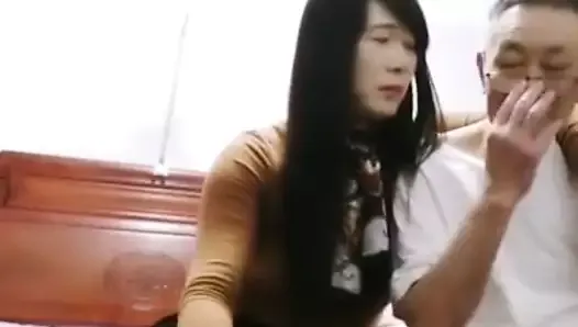 Une prostituée chinoise avec une grampa asiatique