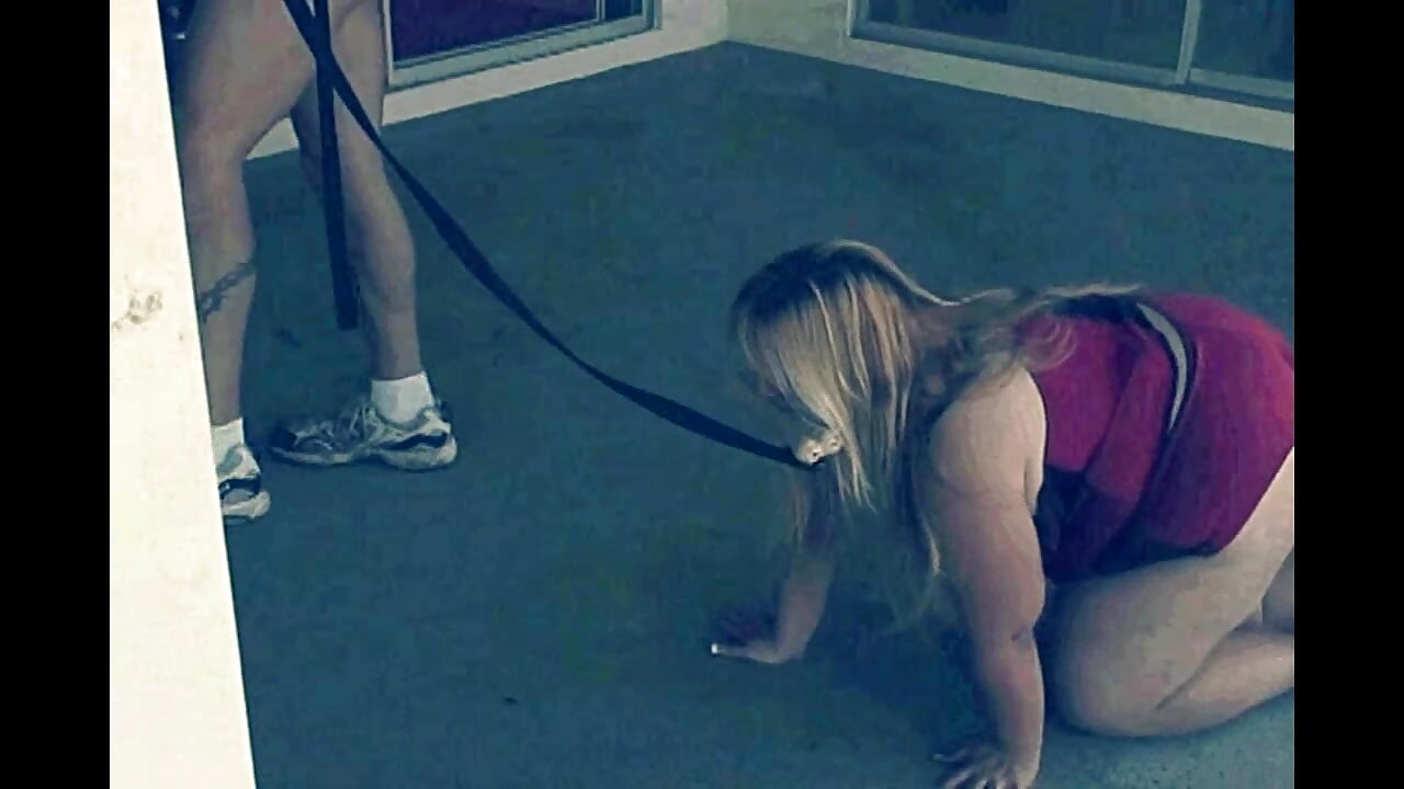 Gruba niewolnica z dużymi piersiami zerżnięta i wytryski przez Mistrza