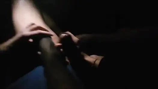 Temanku footjob di dalam mobil dengan kaki nilonnya