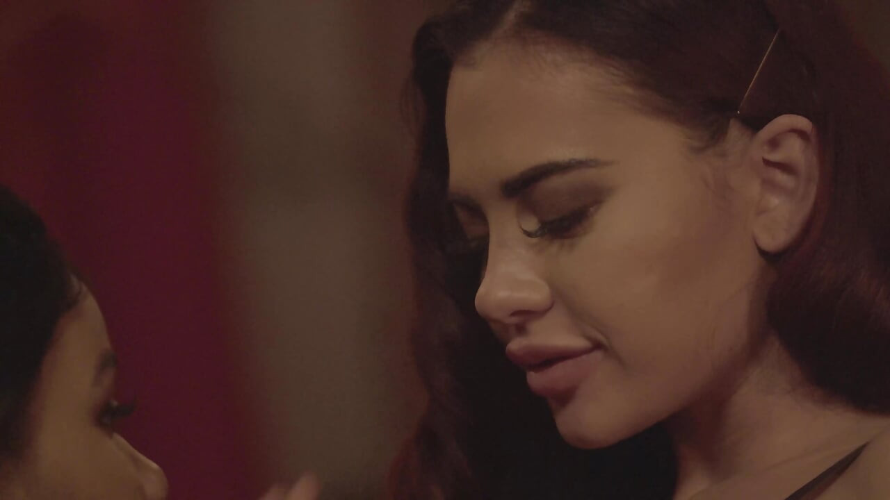 Lesbian sensual bermesra - Forplay Films