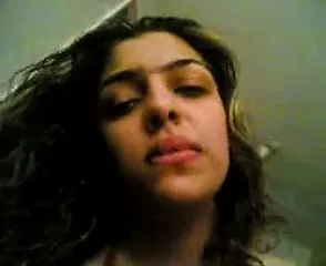 Arabisches Mädchen lutscht und fickt anal