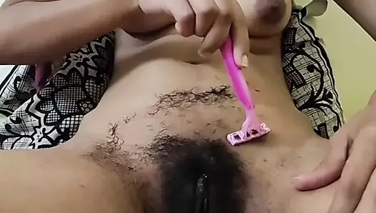 Волосатую киску индийской тинки бреют