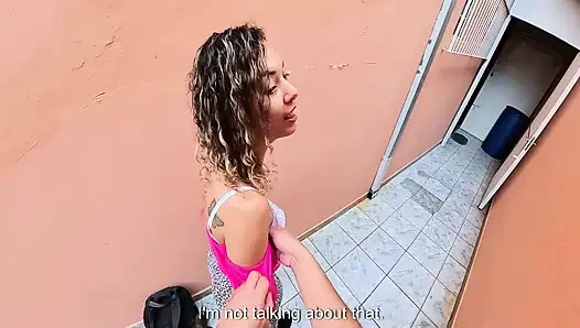 Studentin erwischte das rauchen, riss ihre kleidung und wurde gefickt