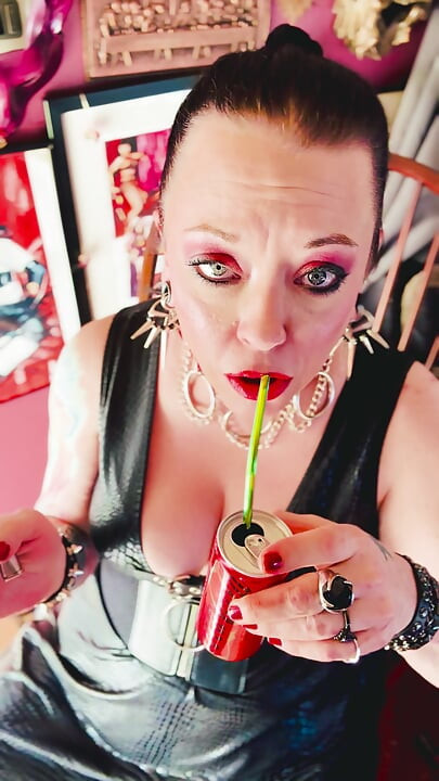 A Smoking Mistress, Tina Snua, Smoking 2 Cigarettes Tip To Tail - Drifting  OMI OME snap Inhales