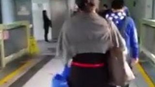 Aziatische vrouw in kousen
