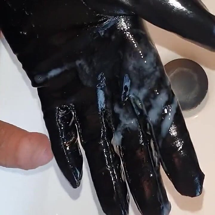 这一切都有点太多了 - 淫荡的pvc手套手淫.