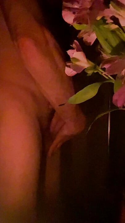 Adam Eve ya da Steve'i doğal özgürce oynuyor