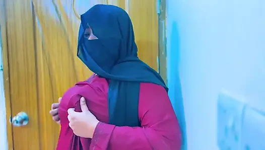 Egyptian Hot Maid Gets Super Horny & Start Masturbat in Office Room & Boss Start Handjob by Saw Her