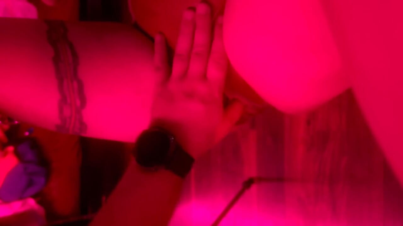 نيك قوي على أرجوحة BDSM في اللاتكس
