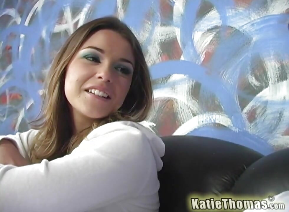 Voetballer rekt het poesje van Katie Thomas uit