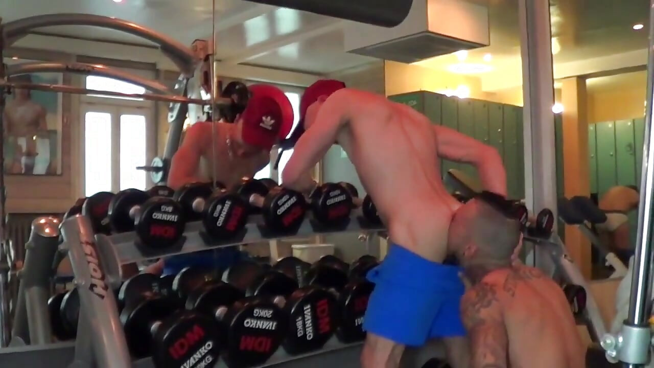 Jordan fucked bareback by the top Latino Pablo Bravo