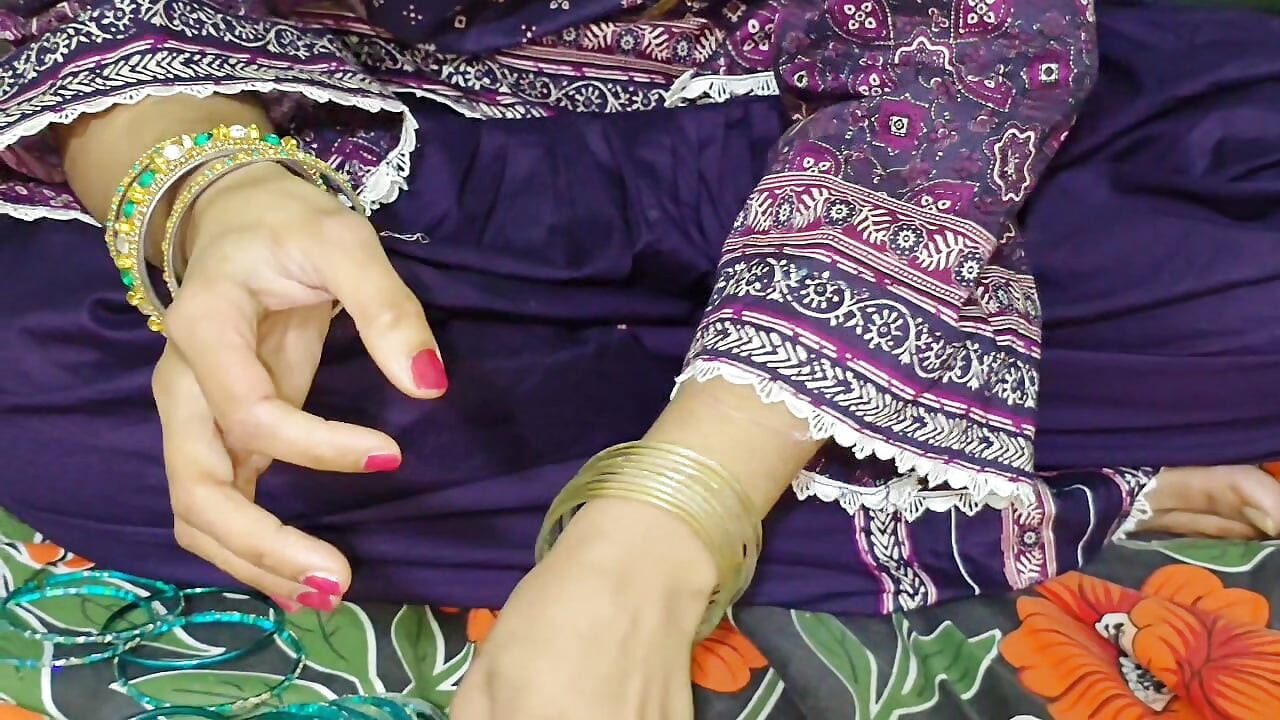 Desi Indian STEP-SISTER-Clear Hindi Audio Moaning