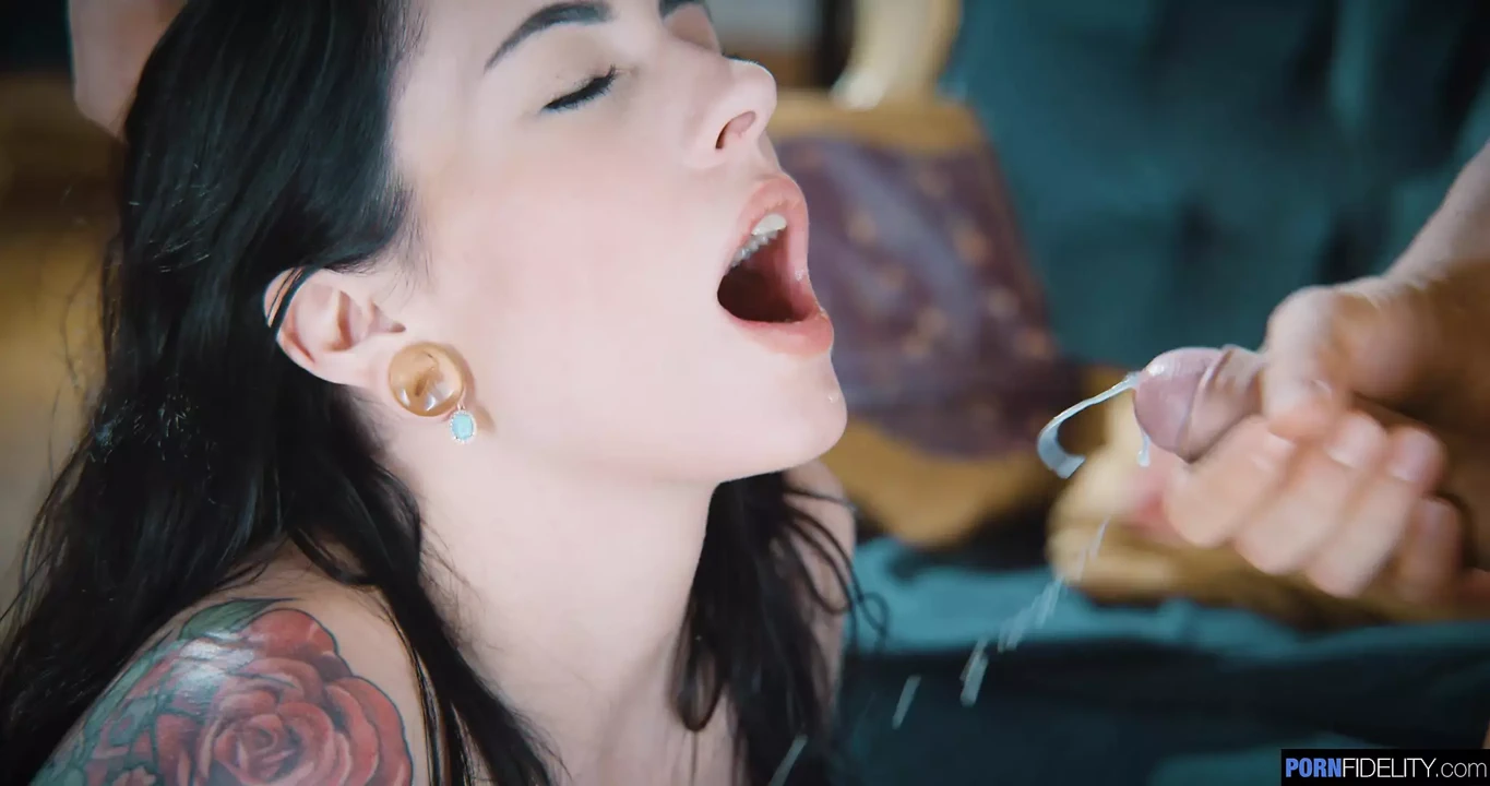 Anna De Ville深喉口交并被狠操