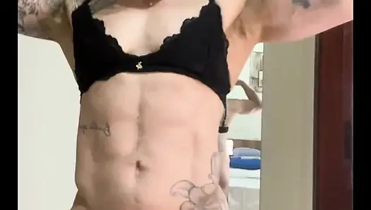 Ayo kagumi ibu berotot ini