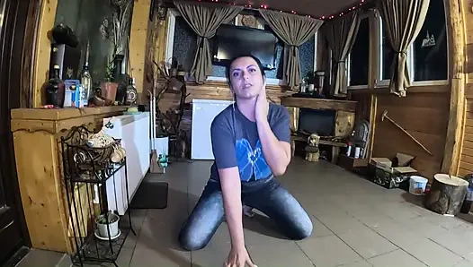 Все о горло - глубокая глотка милфы, наружу сиськи и контроль спермы