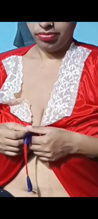 Lal maxi mein gros seins
