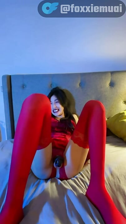 Svit lediby phksi muaaee chaistiti kej men apne byaphrend ko sarapraij deti hai