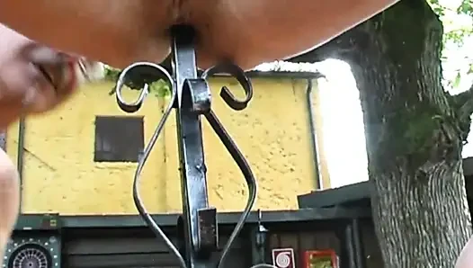 Bu Sarışın Orospu Çocuğunun Poposuna Her Şey Sığabilir