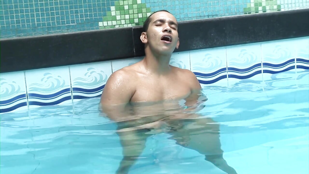 Latin dilf jerking off in the pool
